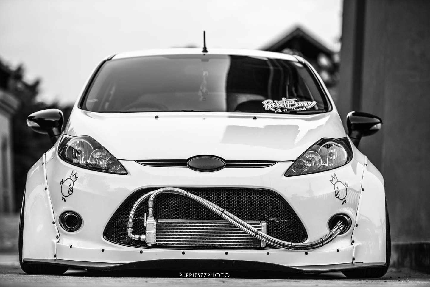 Ford Fiesta ทั่วๆไปบนท้องถนน อาจจะไม่เด่นเท่ากับคันนี้