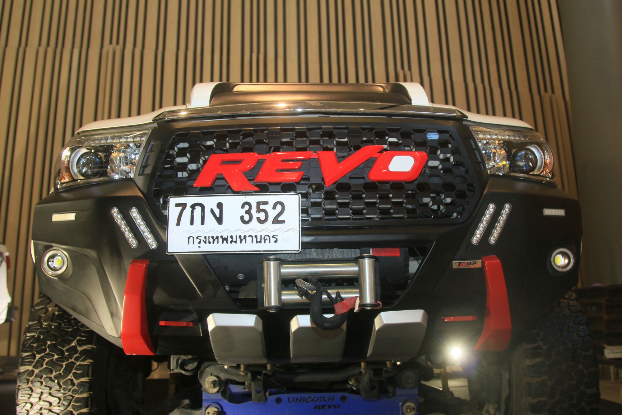Toyota Hilux Revo หล่อเข้มเต็มสไตล์ออฟโรดจาก Toda Bodykit
